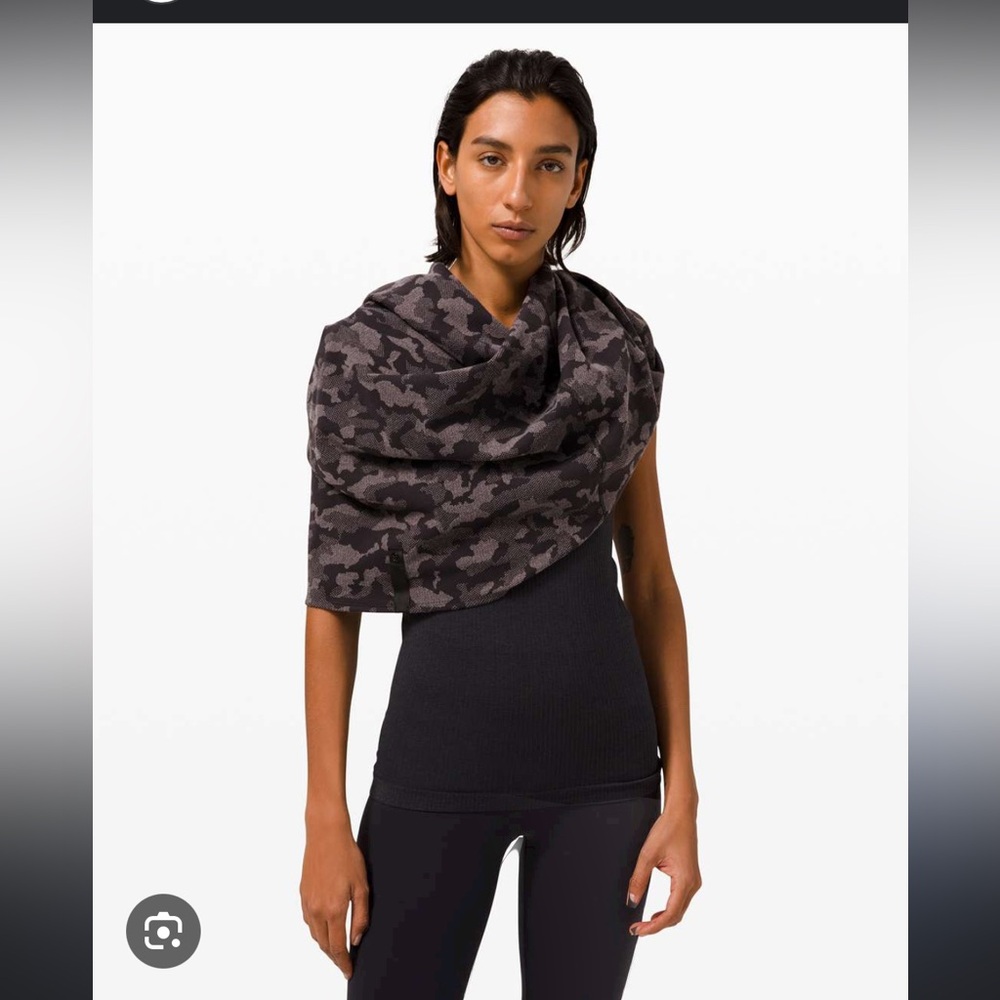Lululemon Vinyasa Scarf Evergreen Camo Green One Size Wrap Versatile Stretch - Picture 2 of 9